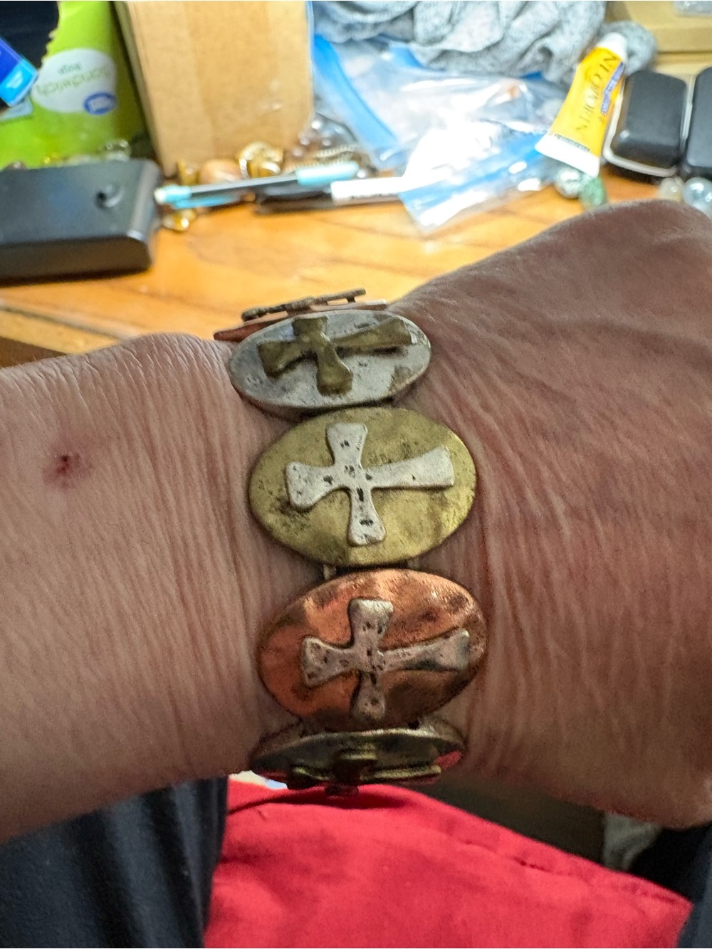 Multi-Tone Cross Metal Stretch Bracelet - Unbranded size 6 1/2